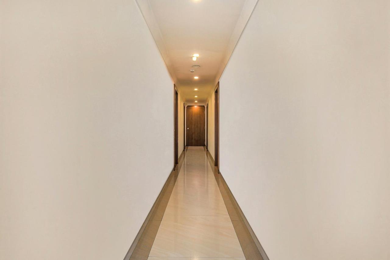 Vaccinated Staff- Townhouse Oak Hotel Silvotel Indore Buitenkant foto